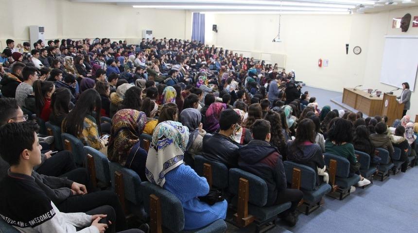 F&Uuml;&rsquo;de "Bilimde Kadın" paneli