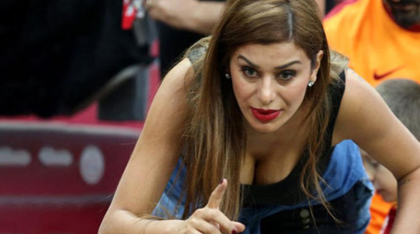 Ebru Şancı 'yayık ağızlı futbolcu eşleri' mesajını paylaştı! Yaptığı yorum dikkat çekti