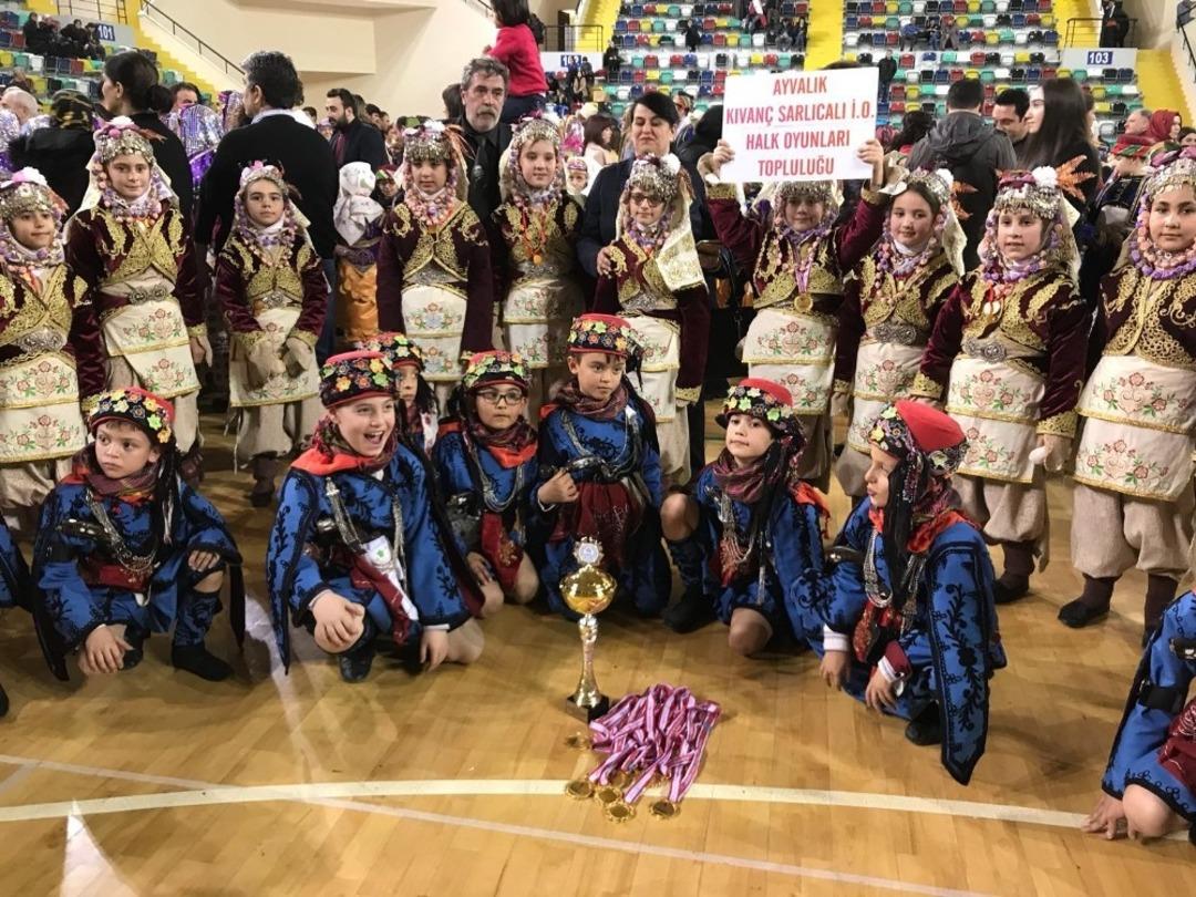 Kıvan&ccedil; Sarlıcalı Folklor Takımı MEB Halk Oyunları Yarışması&rsquo;nda birinci oldu