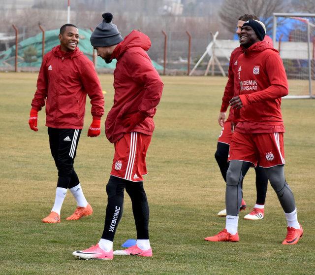 Demir Grup Sivasspor Teknik Direktörü Aybaba: 