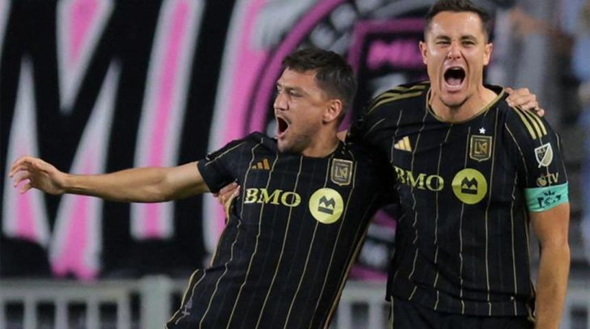 Cengiz Ünder'e 2 dakika yetti! Herkes onu konuşuyor... Oyuna girer girmez yapacağını yaptı