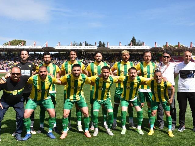 Edremitspor son hafta öncesi şampiyonluğu verdi