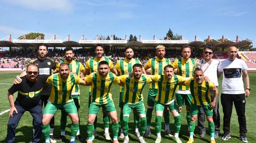 Edremitspor son hafta öncesi şampiyonluğu verdi