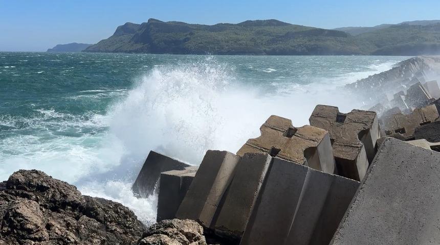 Bartın'da şiddetli rüzgar! Denizde dalga boyu 4 metreye ulaştı