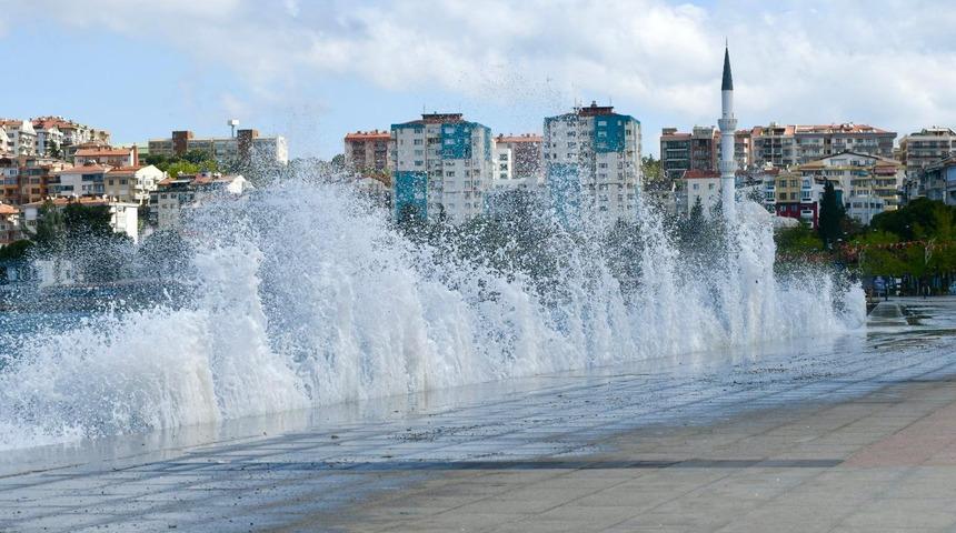 Kuzey Ege'de feribot seferlerine fırtına engeli