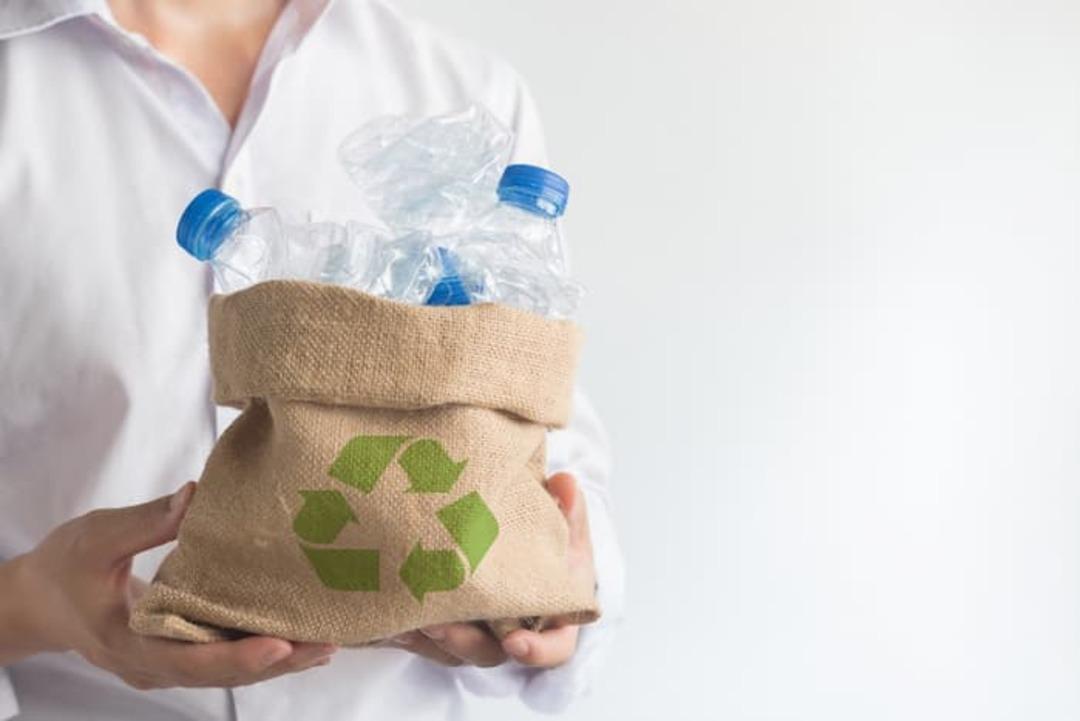 Balkon sezonu açılıyor! Plastik şişelerden saksı tasarlamanın yolları 6