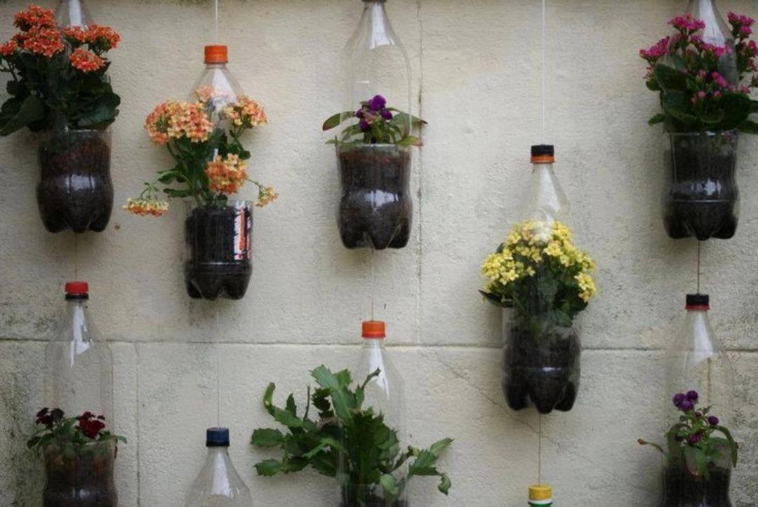 Balkon sezonu açılıyor! Plastik şişelerden saksı tasarlamanın yolları 7