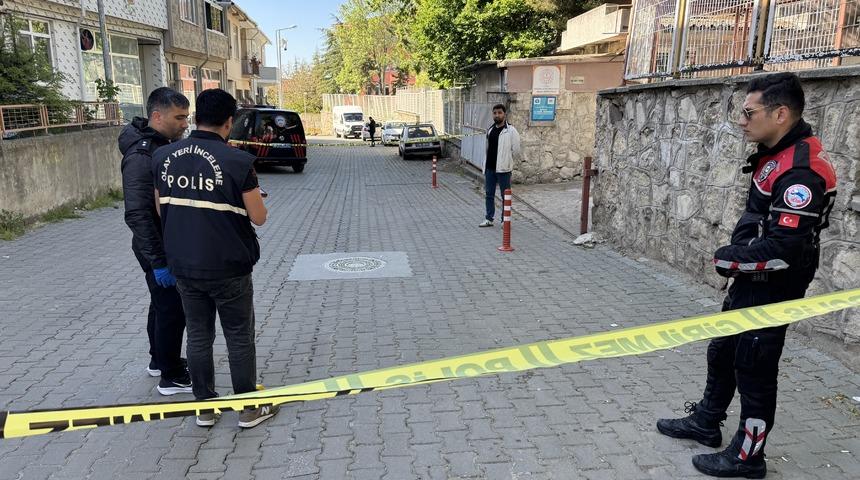 Edirne'de lise önünde bıçaklı kavga! Bir öğrenci yaralandı