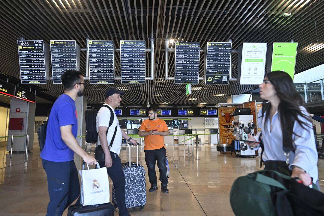 AA-20250428-37781179-37781175-ISPANYADA_MILYONLARCA_KISIYI_ETKILEYEN_GENIS_CAPLI_ELEKTRIK_KESINTISI_YASANIYOR____