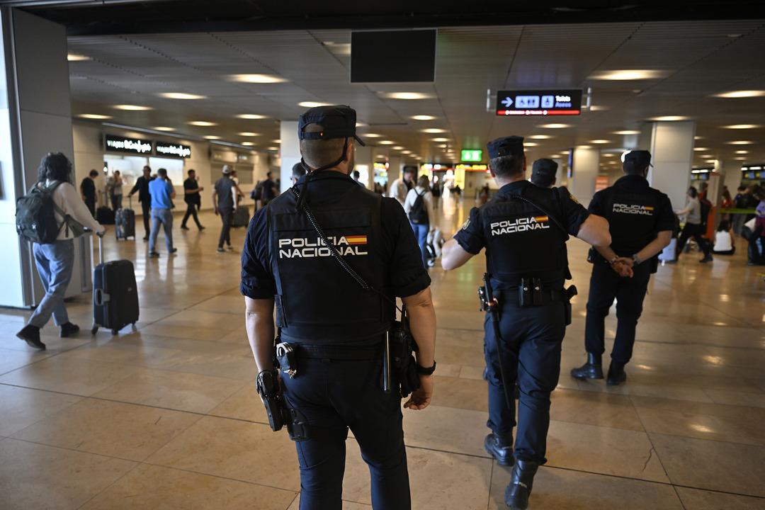 AA-20250428-37781498-37781494-ISPANYADA_MILYONLARCA_KISIYI_ETKILEYEN_GENIS_CAPLI_ELEKTRIK_KESINTISI_YASANIYOR
