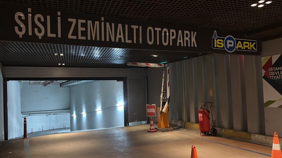 AA-20250428-37782069-37782063-ISPARKA_AIT_36_OTOPARK_RUHSATLARI_OLMADIGI_GEREKCESIYLE_KAPATILDI