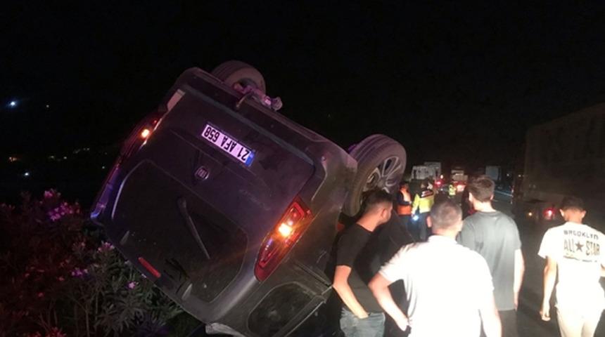 Osmaniye'de otomobil, TIR'a arkadan &ccedil;arptı: 5 yaralı