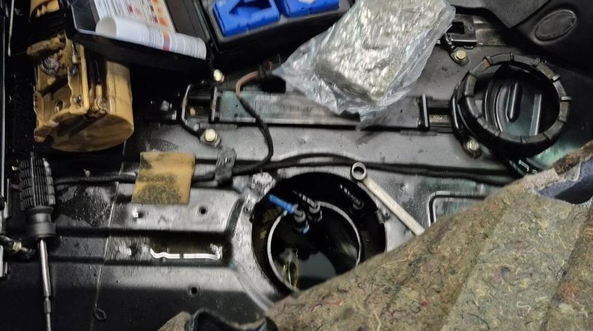 Depo dolusu esrarla Türkiye'ye gelmek istedi