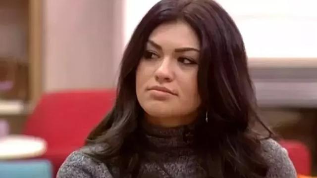 Kısmetse Olur Cansel Çördük ceketinin içine hiçbir şey giymedi! Zayıflığı dikkat çekti