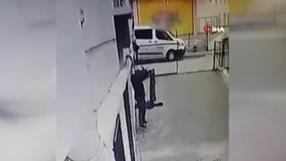 Evin balkonunda asılı duran kıyafetleri böyle çaldı