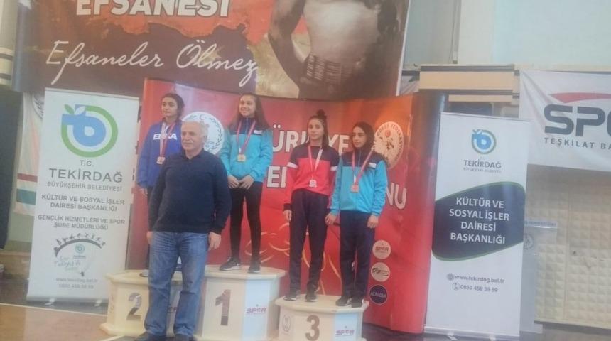 Belediyenin sporcuları Tekirdağ&rsquo;dan 2 birincilikle d&ouml;nd&uuml;