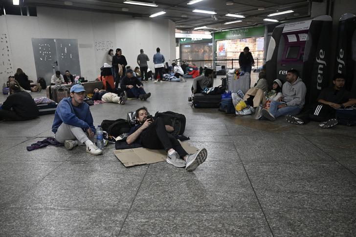 İletişim, ulaşım, sağlık... Avrupa'da elektrik gitti, hayat durdu! Yaşanan kaos fotoğraflara yansıdı G2