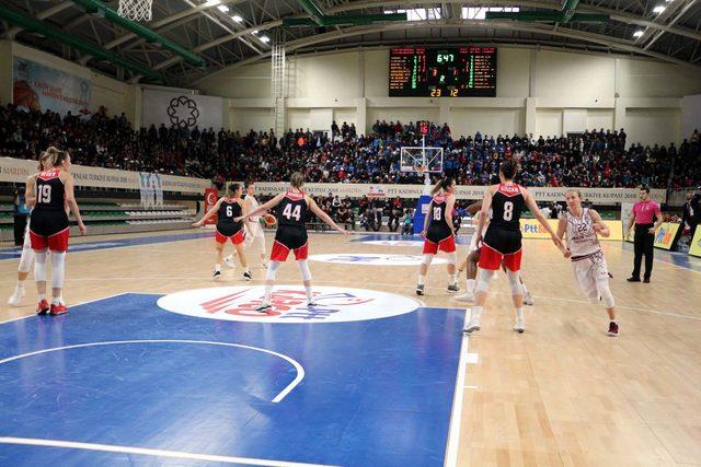 Yakın Doğu Üniversitesi yarı finalde (PTT Kadınlar Türkiye Kupası)