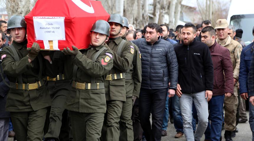 Silahı ateş alan asker hayatını kaybetti (2)