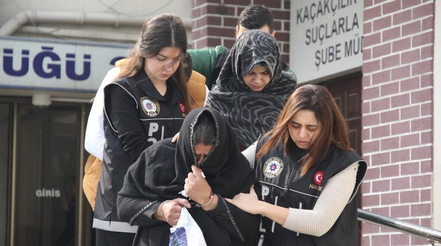 Gelin ve kayınvalideli uyuşturucu &ccedil;etesine operasyon: 12 g&ouml;zaltı (2)