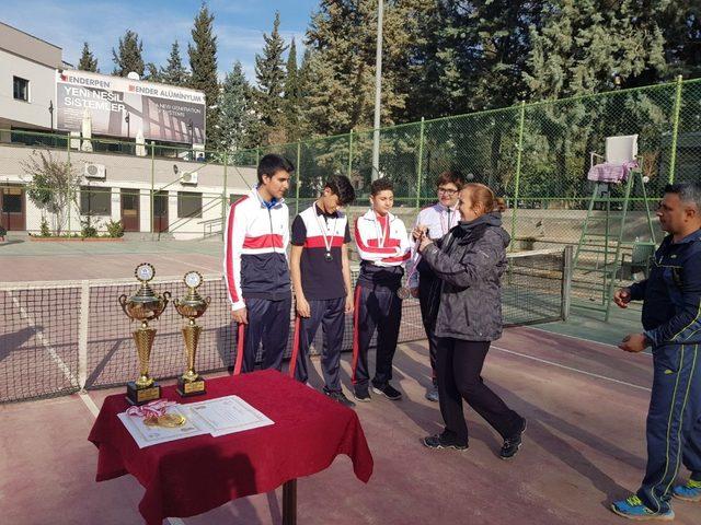 SANKO okullarının tenis takımı il ikincisi oldu