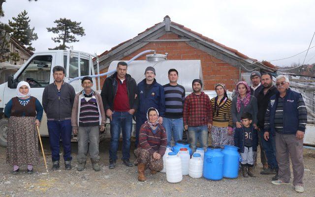 Çamelili çiftçiler, Mehmetçik Vakfı için süt topluyor
