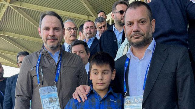 Berat Albayrak da aralarındaydı! Uzun süre sonra tribünde görüntülendi