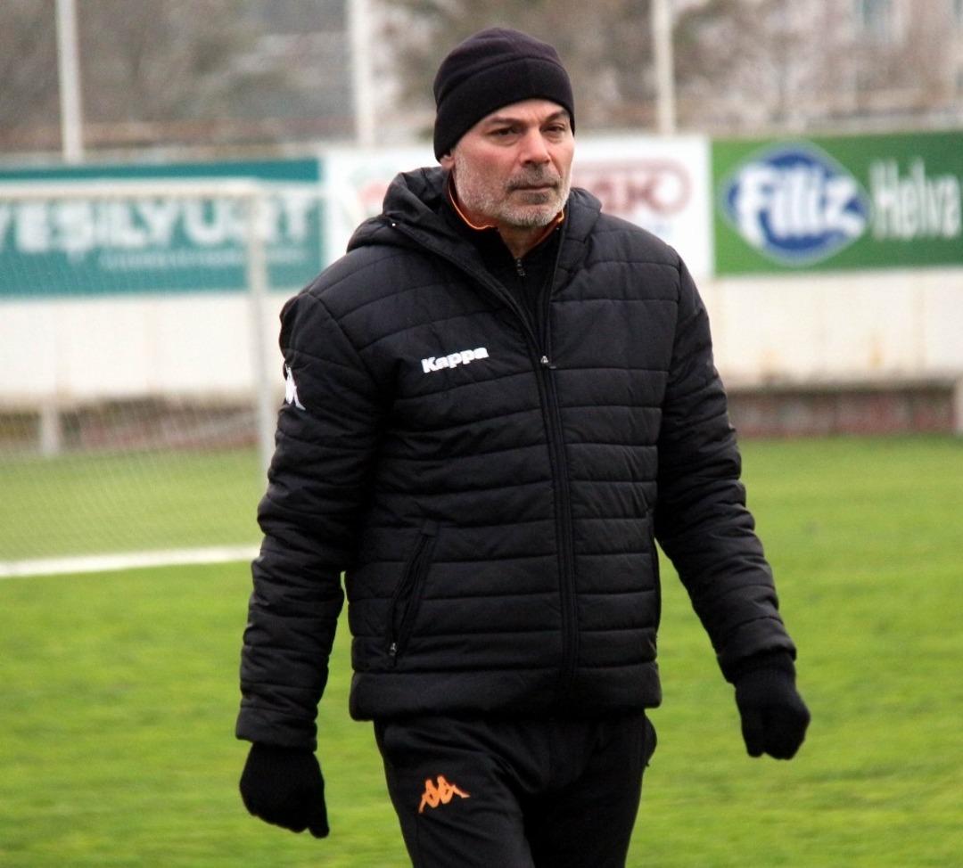 İpekoğlu: &ldquo;Kompleks yapan futbolcular takımdan &ouml;z&uuml;r diledi&rdquo;