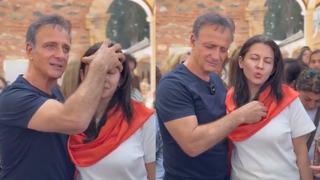 Şifacılık yaptığını iddia etti, herkesin içinde seans yaptı! Fiyatı ise dudak uçuklatıyor...