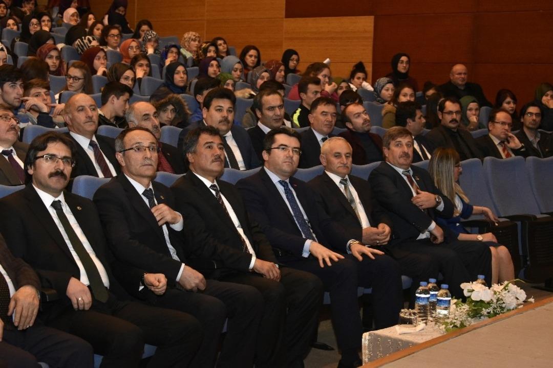 G&uuml;m&uuml;şhane&rsquo;de &rsquo;Kazakistan ve Ahmet Yesevi&rsquo; konulu konferans d&uuml;zenlendi