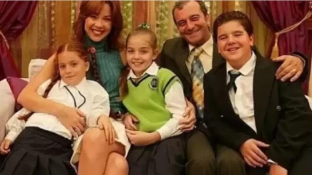 Sihirli Annem'den heyecanlandıran afiş! Vizyon tarihi belli oldu! Sihirli Annem ne zaman yayınlanacak?