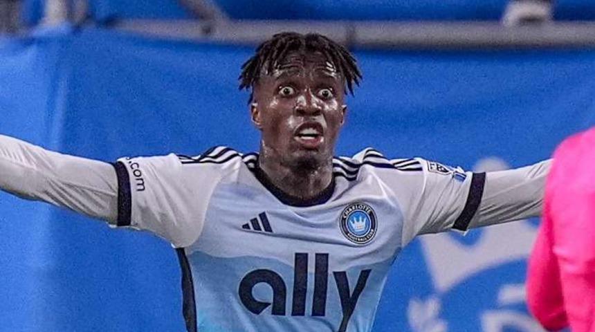 Galatasaray'dan ayrılıp ABD'ye gitmişti! Yenilince Zaha ve taraftar birbirine girdi