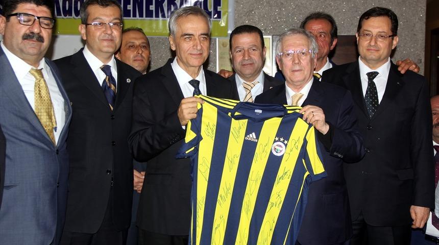 Fenerbah&ccedil;e Başkanı Yıldırım, Hatay'da