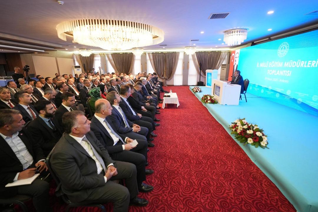 BAKAN-TEKIN-81-ILIN-MILLI-EGITIM-MUDURU_685325_202981