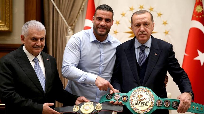Erdoğan, dünya şampiyonu sporcuyu ağırladı
