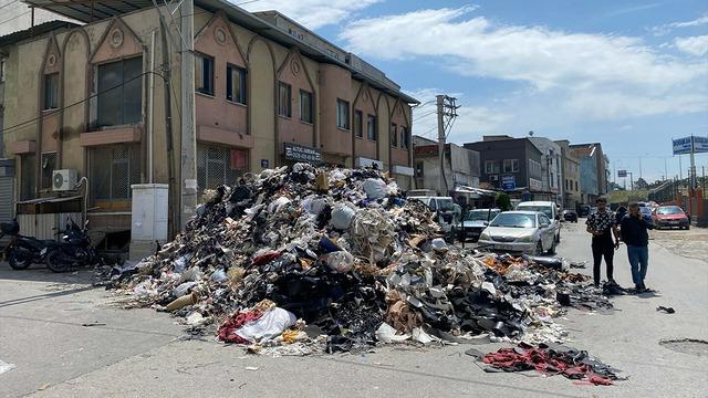 Yığından adeta dağ oluştu! Esnaf, Her yerinde bu manzara var diyerek dert yandı