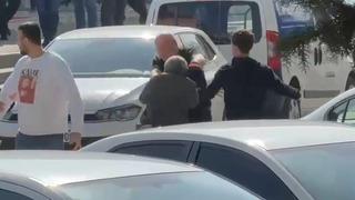 Bolu’da sokak ortasında yumruklar havada uçuştu