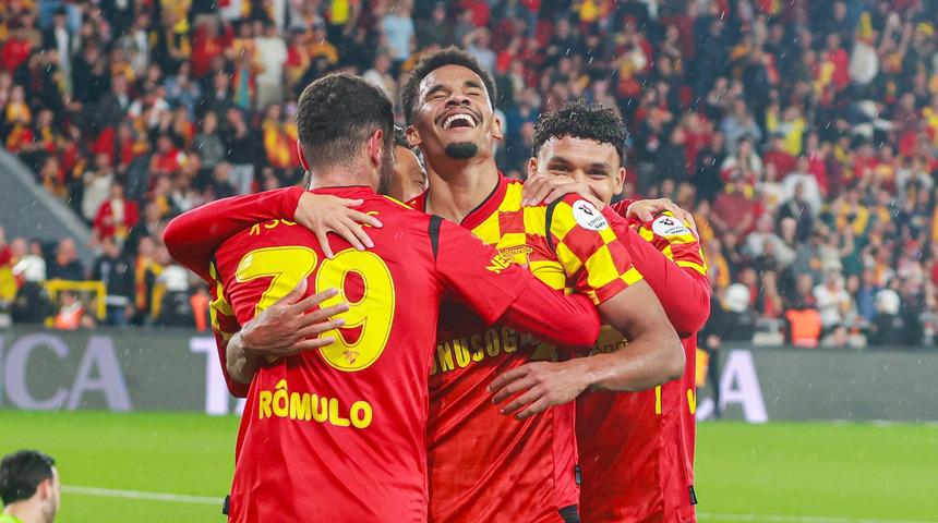 Göztepe hayata döndü