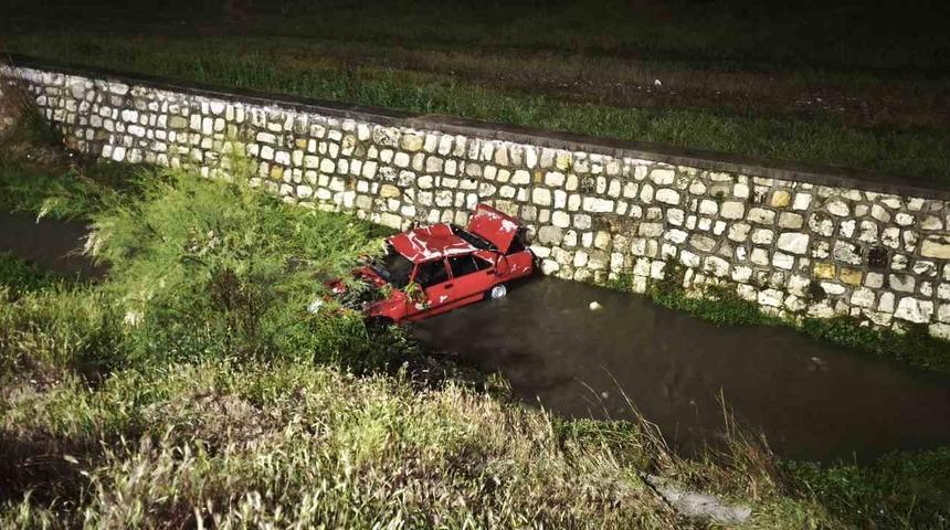 Denizli’de babasından kaçırdığı araçla dereye uçan genç hastaneye kaldırıldı