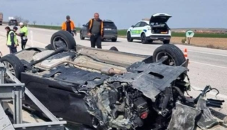 Takla atan otomobildeki karı koca yaralandı