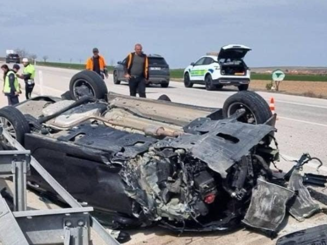 Takla atan otomobildeki karı koca yaralandı