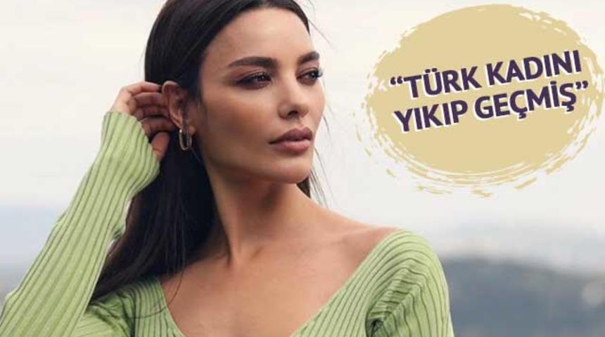 Hazal Filiz Küçükköse Dünyanın en seksi kadınıyla poz verdi! Sosyal medya onu konuştu! "Türk kızımız daha güzel" 