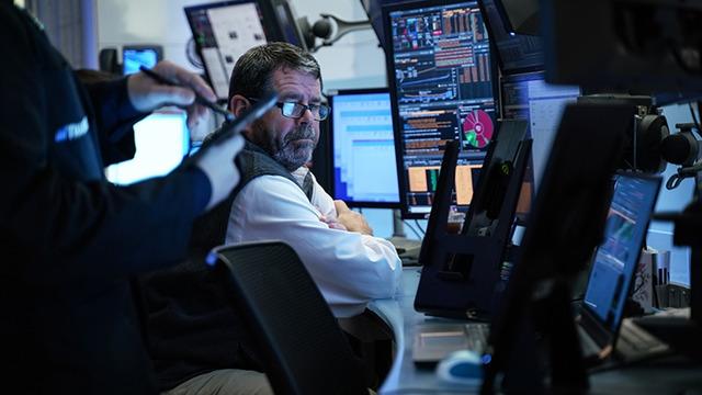 Küresel piyasalar, tarifelerin gölgesinde büyüme verilerine odaklandı