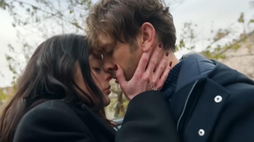 Rol arkadaşı Aras Bulut İynemli ile çok yakıştırıldı! Deha'nın İmre'si Melis Sezen aşk iddialarına nokta koydu 