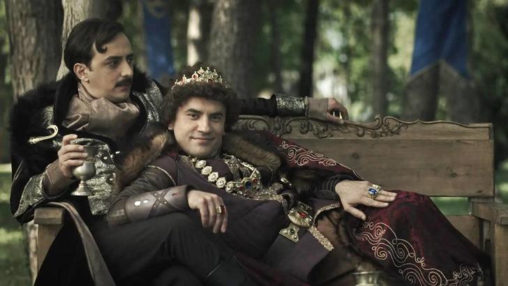 Şimdi de en sevdiğin komedi dizisini seç bakalım. 👇