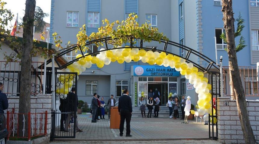Silivri’de depremde hasar alan Gazi İmam Hatip Ortaokulu’na tahliye kararı