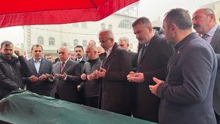 Ulaştırma ve Altyapı Bakanı Uraloğlu, Trabzon'da akrabasının cenaze törenine katıldı