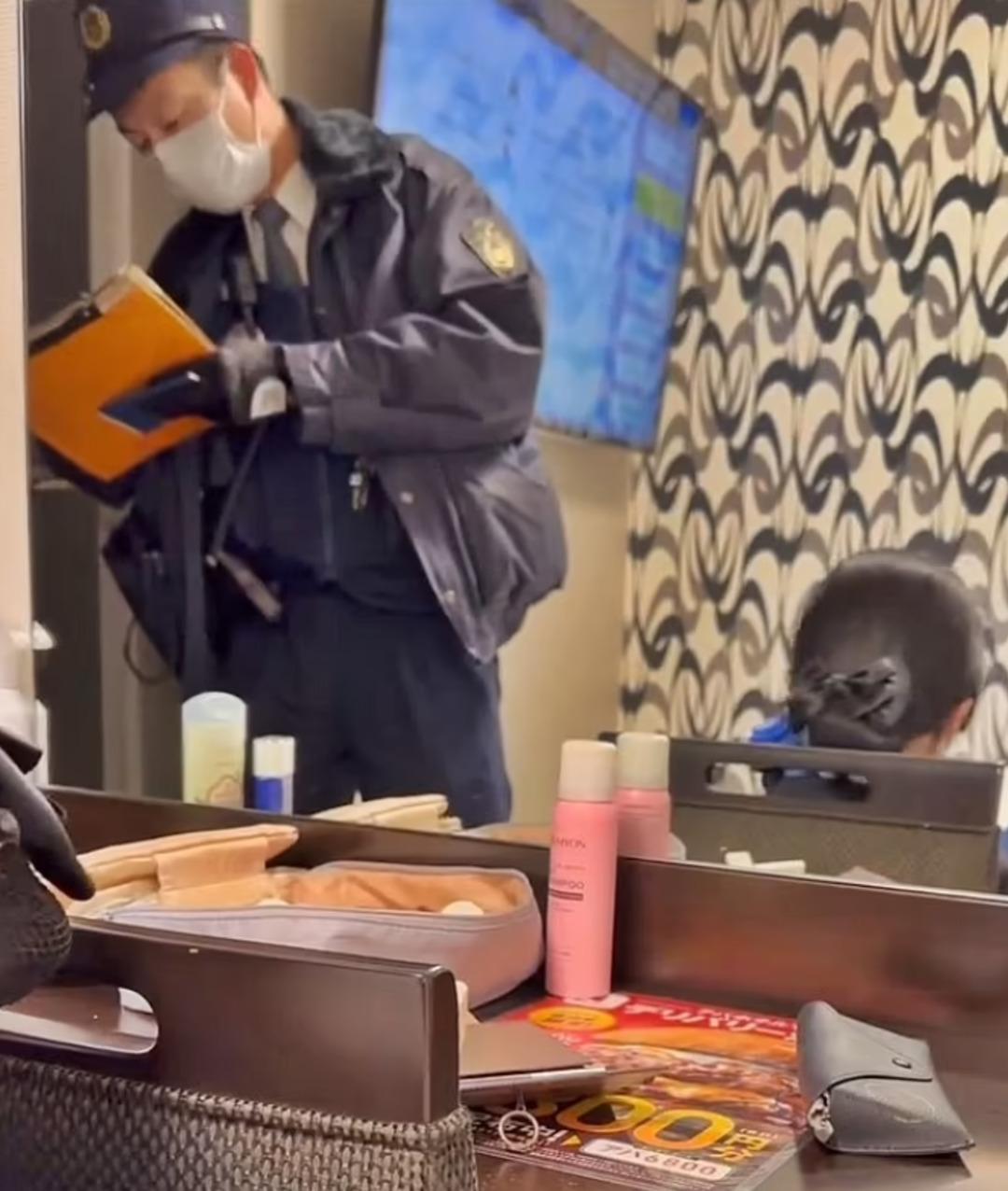 Otelde dehşeti yaşadı! Odanın içindeki tuhaf bir koku fark etti, bulmaya çalışınca neye uğradığını şaşırdı 3