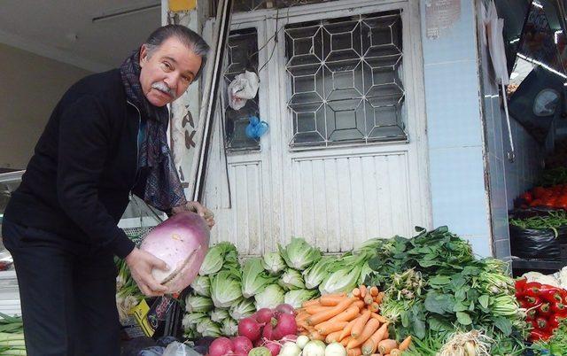 6 kilo 380 gramlık turp görenleri şaşırttı