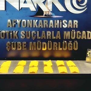 Aracın gizli bölmesindeki uyuşturucuyu polis böyle buldu